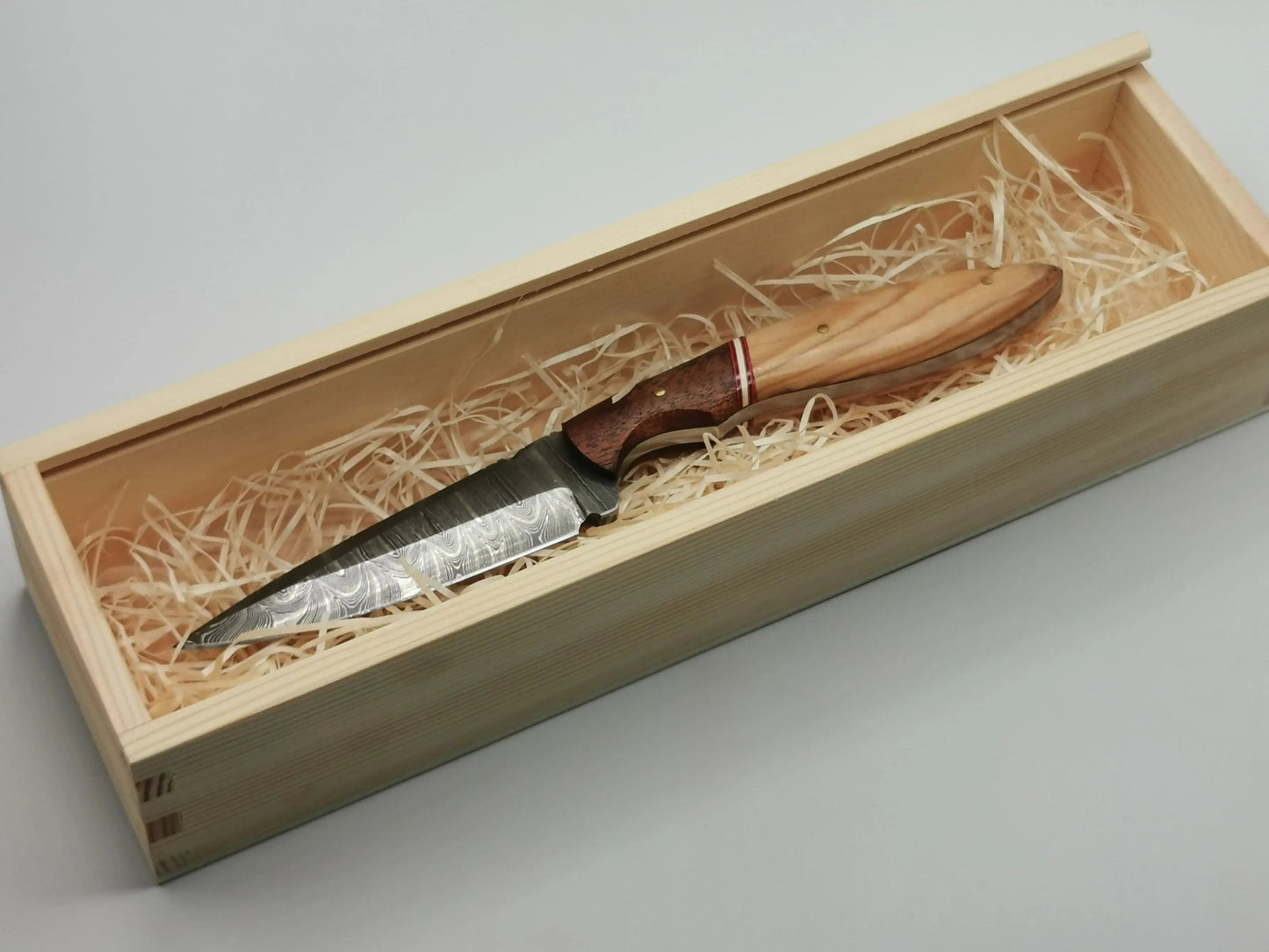 Couteau de Chasse en Damas - L'Olivou Hosteel