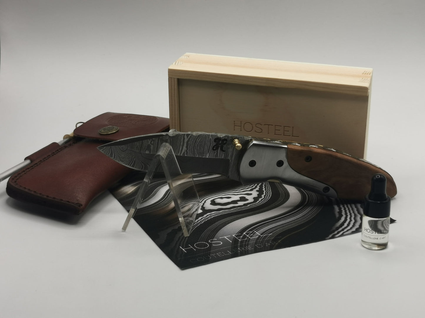 Coffret complet du couteau Le Pagnol Hosteel : couteau, étui cuir, boîte bois, huile d'entretien