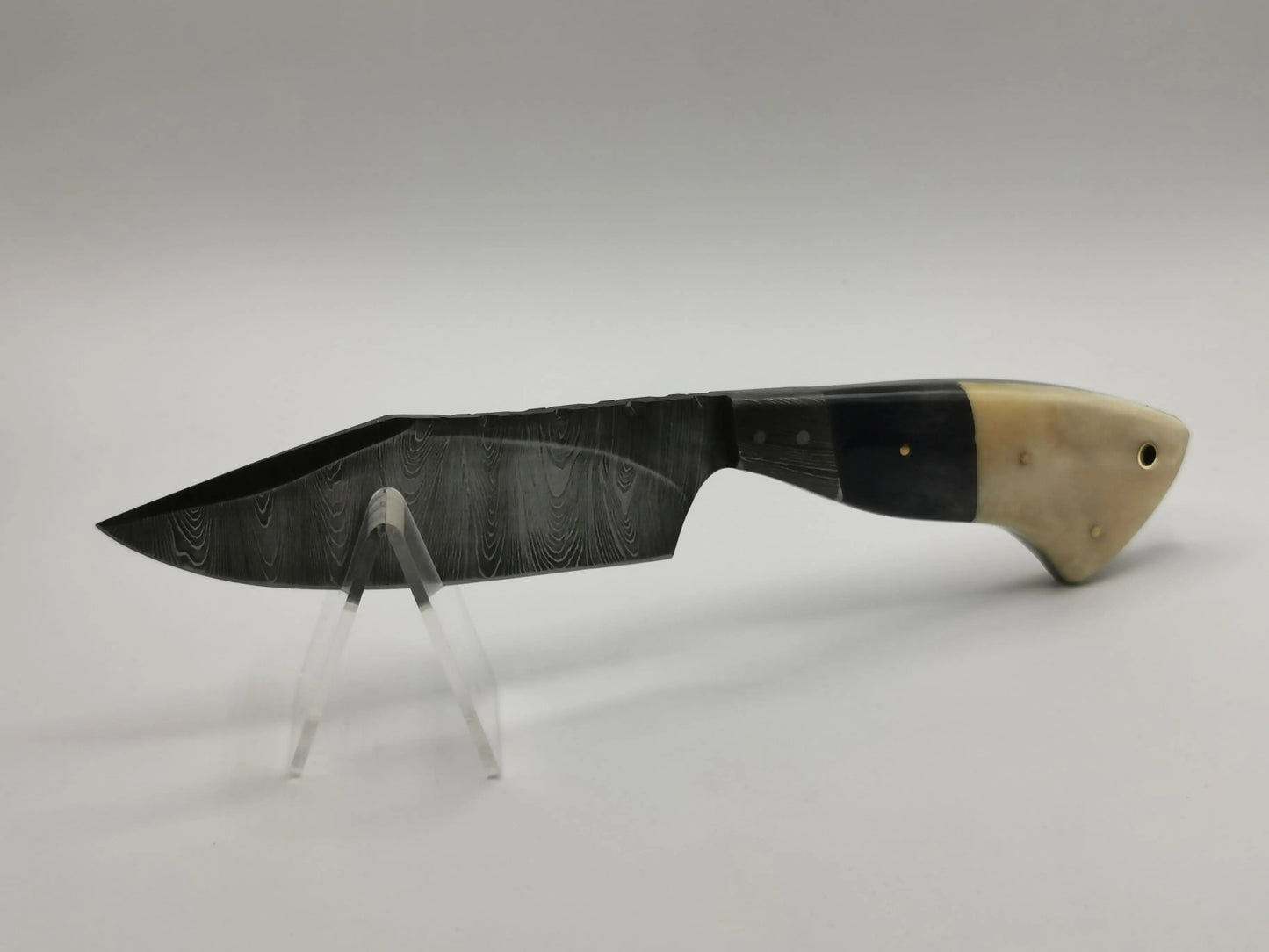 Couteau de Chasse en Damas - L’Albaron Hosteel