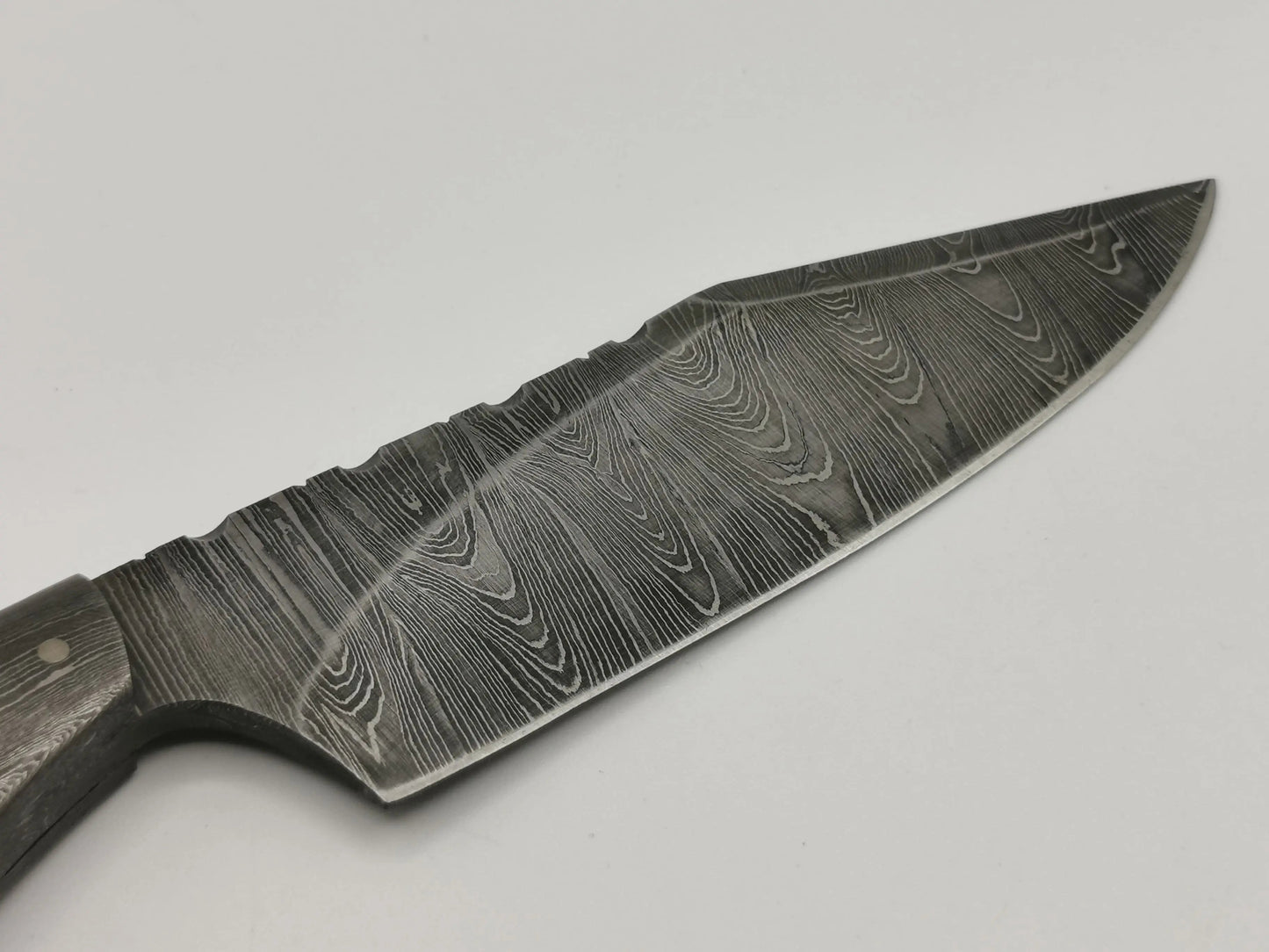 Couteau de Chasse en Damas - L’Albaron Hosteel