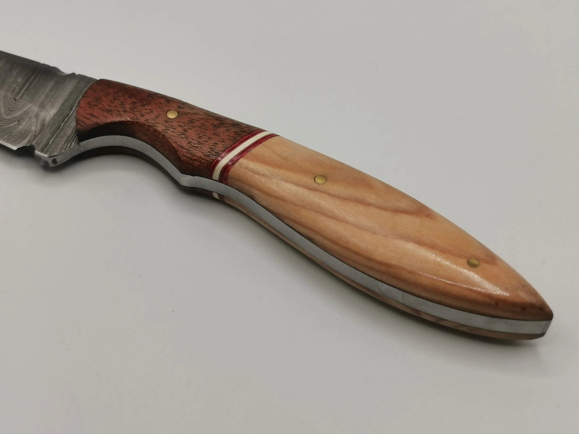 Couteau de Chasse en Damas - L'Olivou Hosteel
