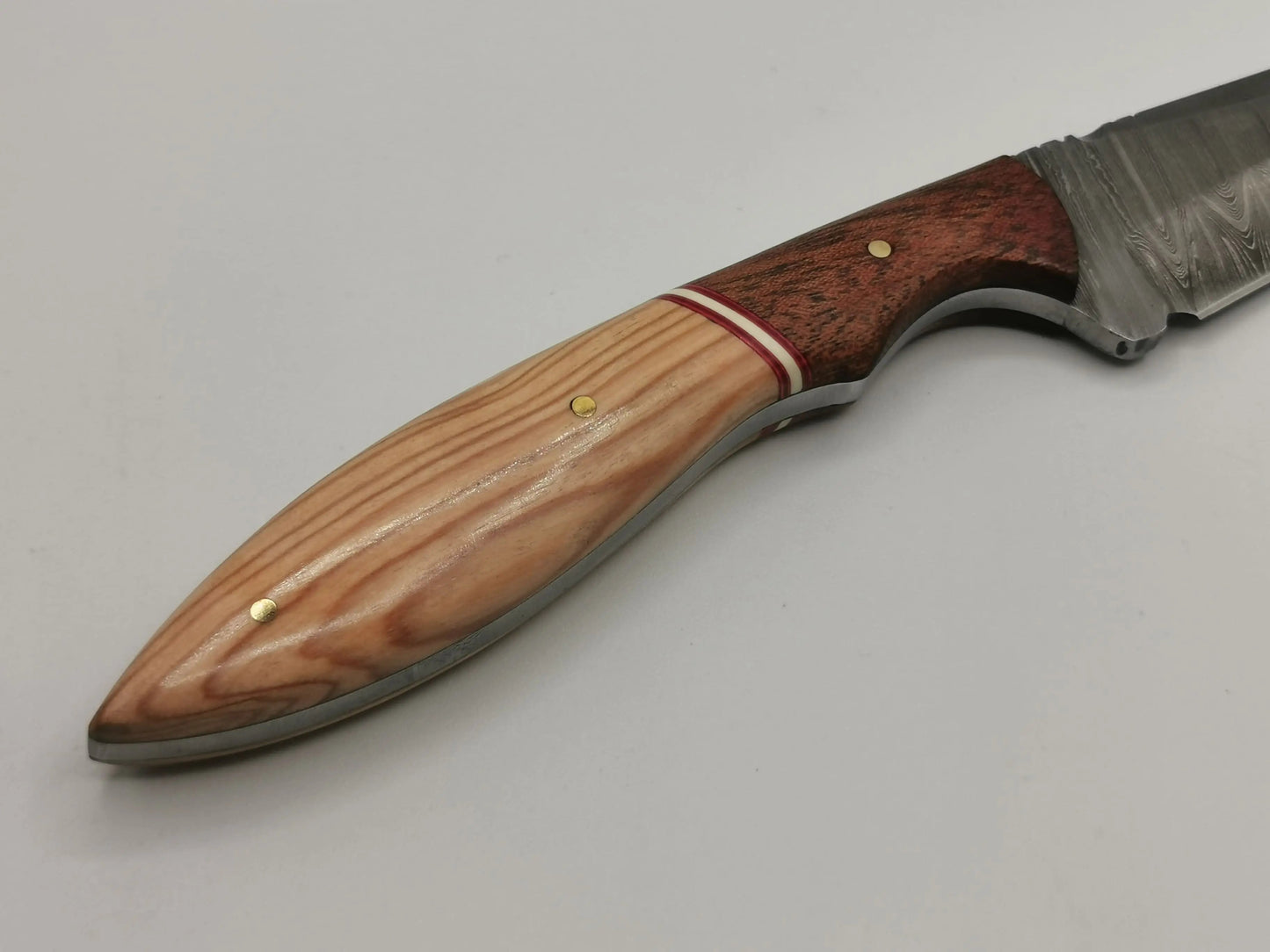 Couteau de Chasse en Damas - L'Olivou Hosteel