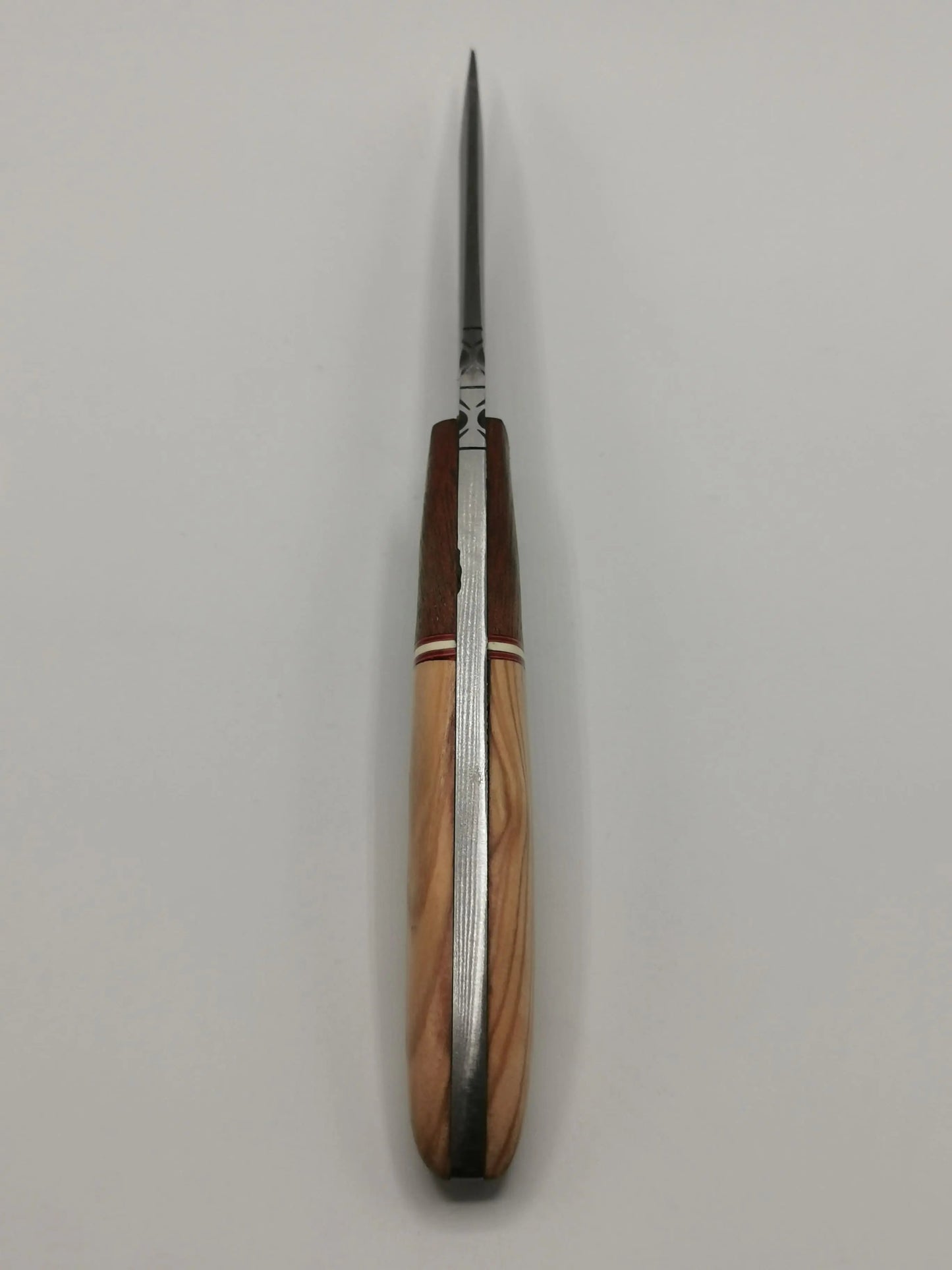Couteau de Chasse en Damas - L'Olivou Hosteel