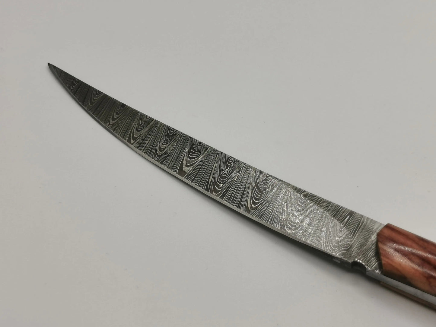 Couteau de Chasse en Damas - Le Camargo Hosteel