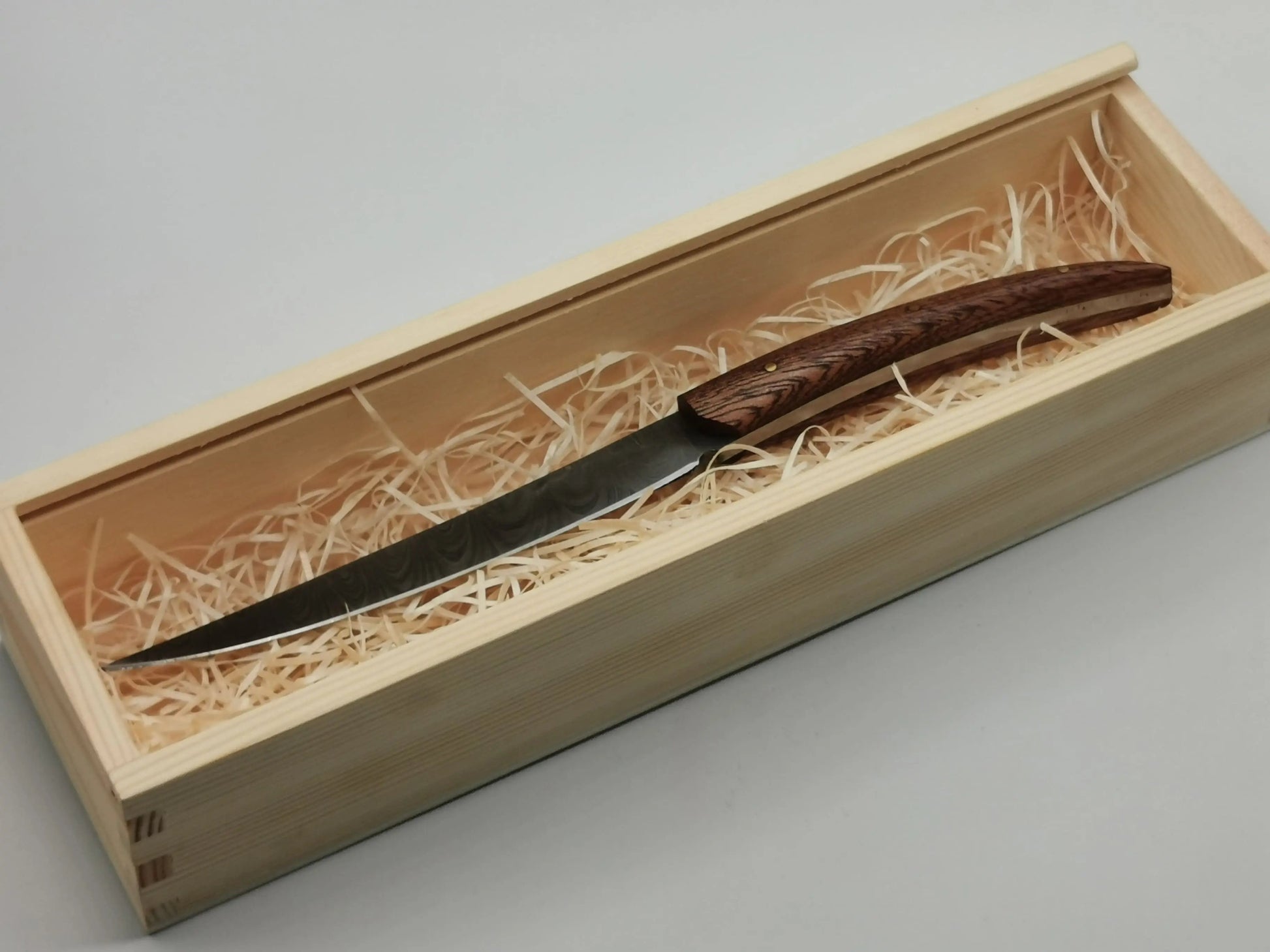 Couteau de Chasse en Damas - Le Camarguais Hosteel