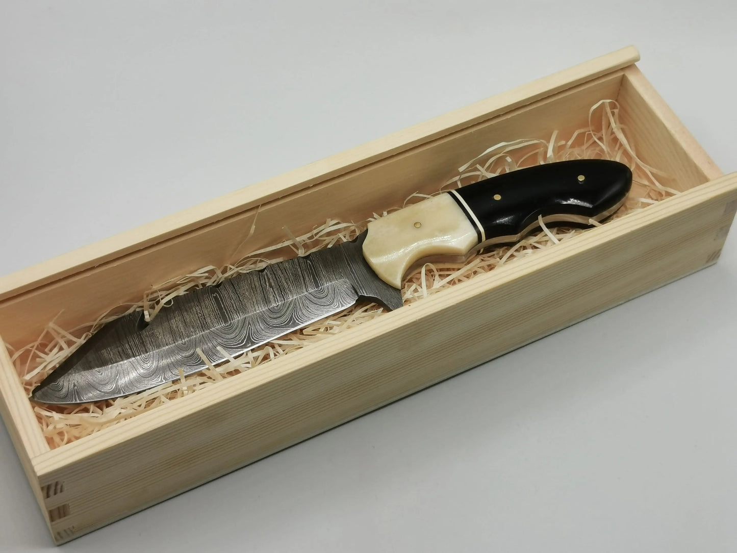 Couteau de chasse en Damas - Le Frégat Hosteel