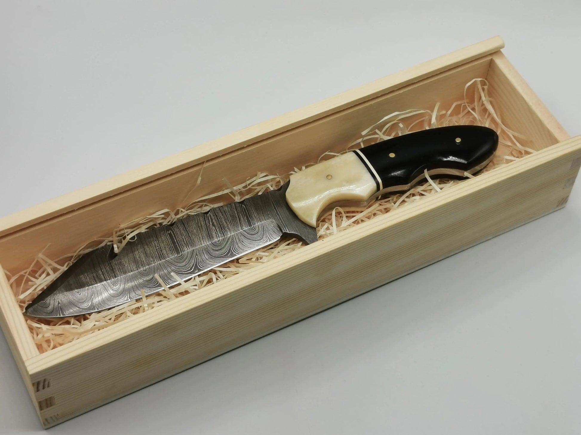 Couteau de chasse en Damas - Le Frégat Hosteel