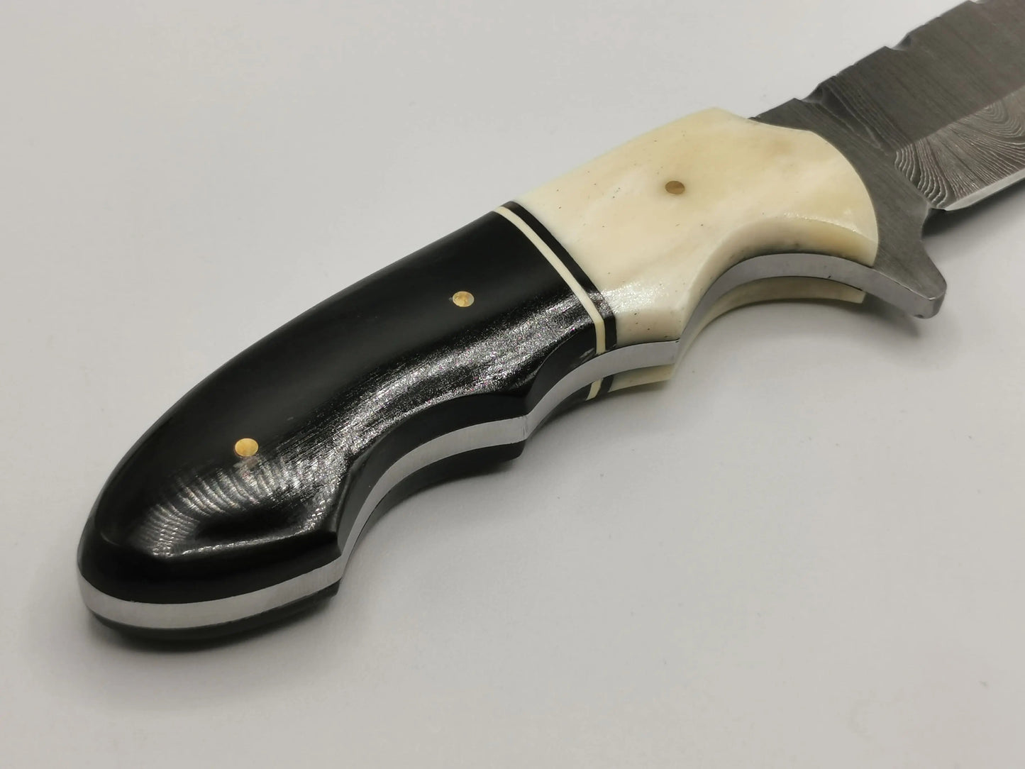 Couteau de chasse en Damas - Le Frégat Hosteel