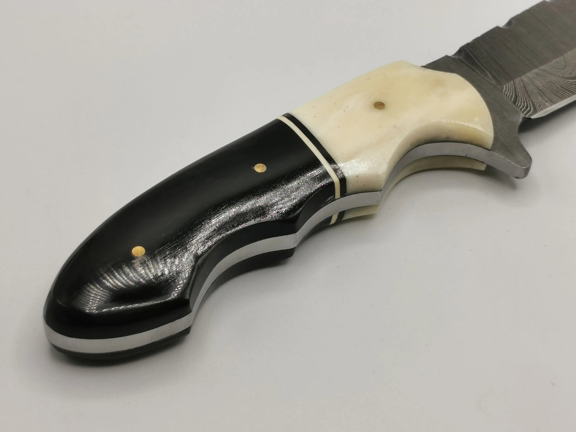 Couteau de chasse en Damas - Le Frégat Hosteel