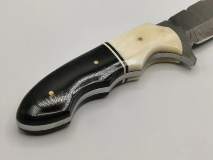 Couteau de chasse en Damas - Le Frégat Hosteel