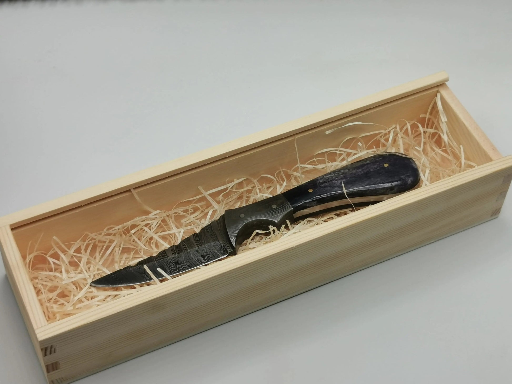 Couteau de Chasse en Damas - Le Lavandou Hosteel