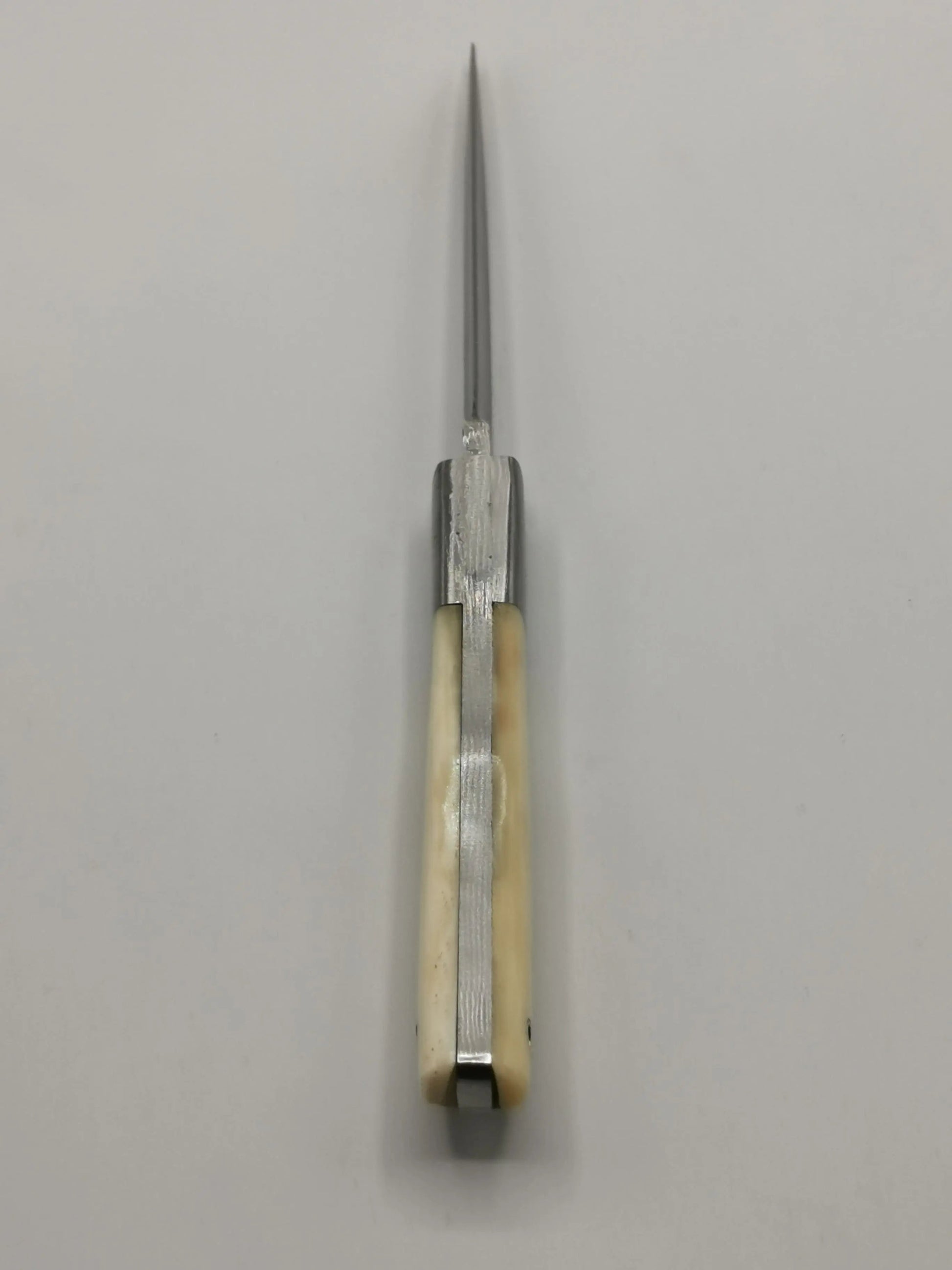 Couteau de Chasse en Damas - Le Sable d'Or Hosteel