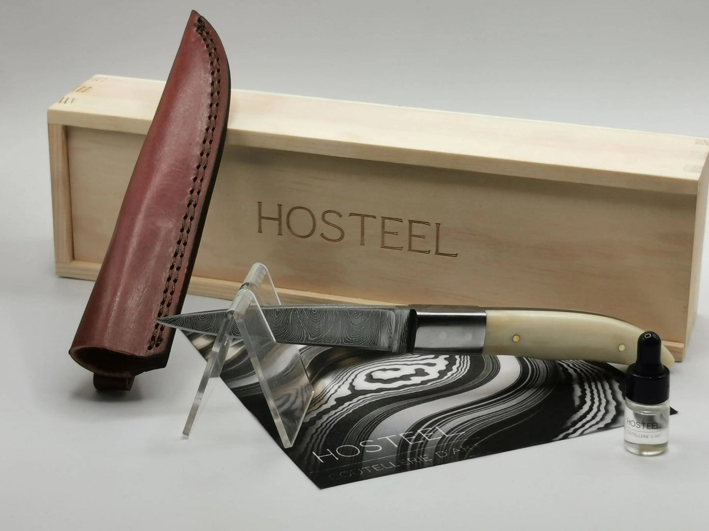 Couteau de Chasse en Damas - Le Sable d'Or Hosteel