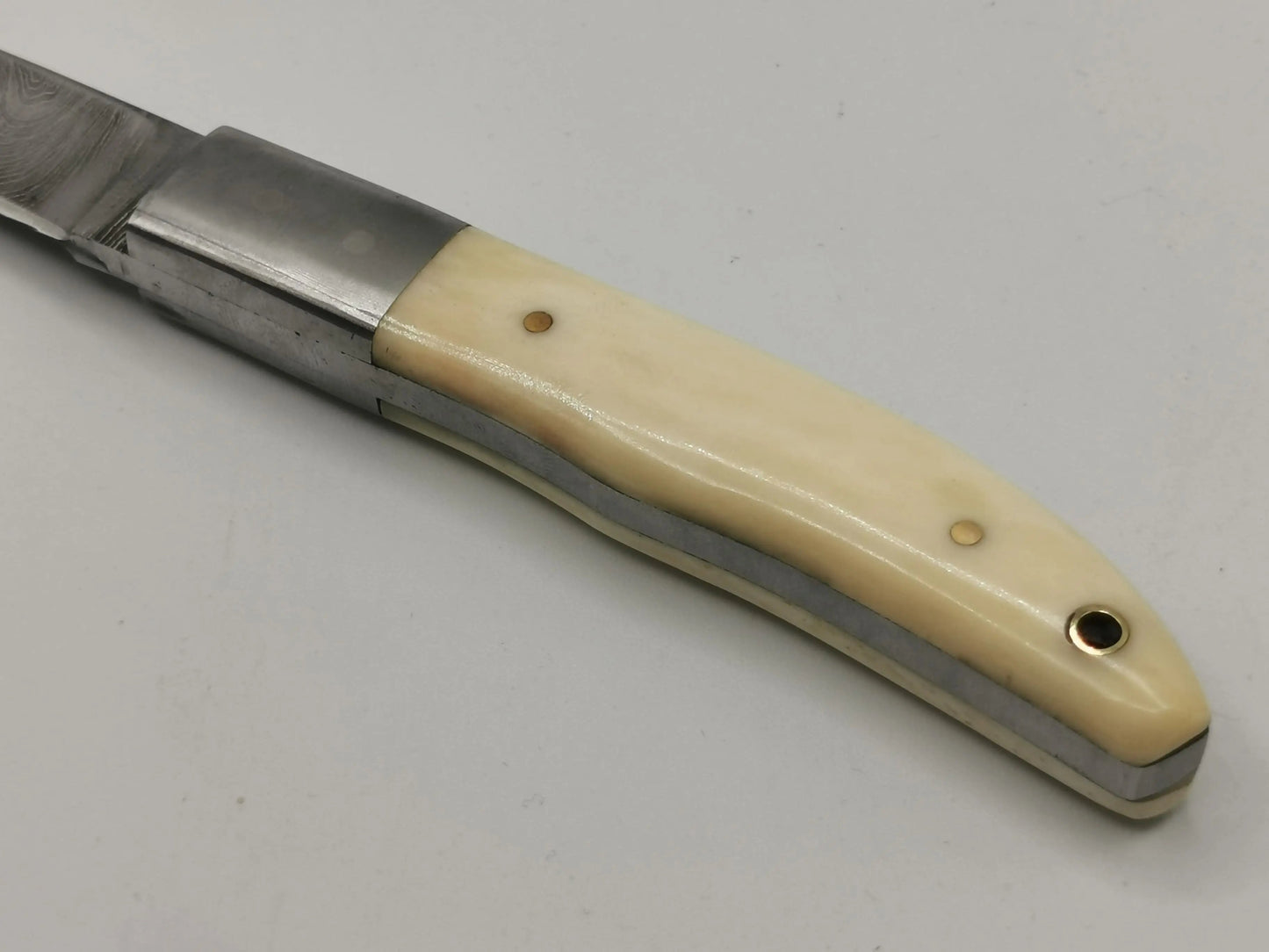 Couteau de Chasse en Damas - Le Sable d'Or Hosteel