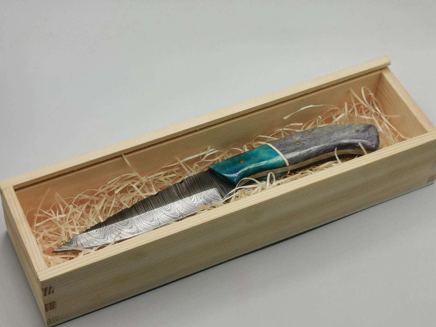 Couteau de chasse en Damas- Le Mirabeau Hosteel