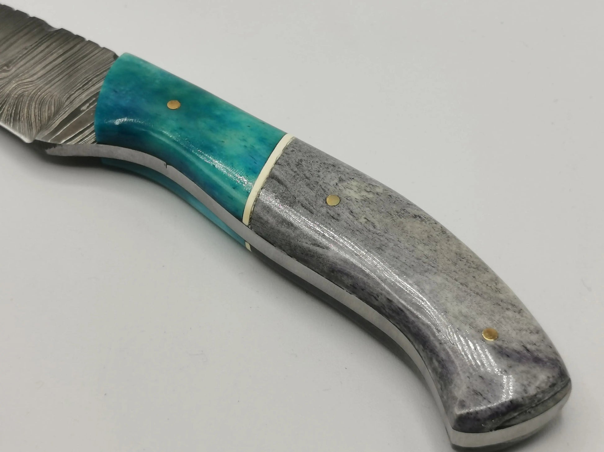 Couteau de chasse en Damas- Le Mirabeau Hosteel