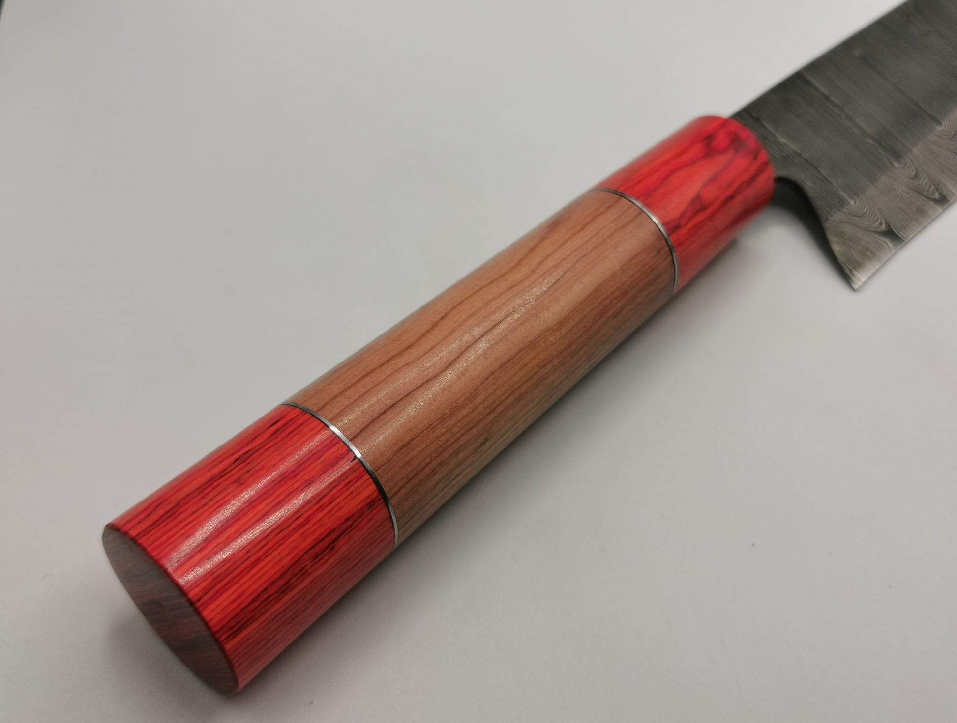Manche bois de noyer et pakka finition liseré métallique couteau L'Estérel
