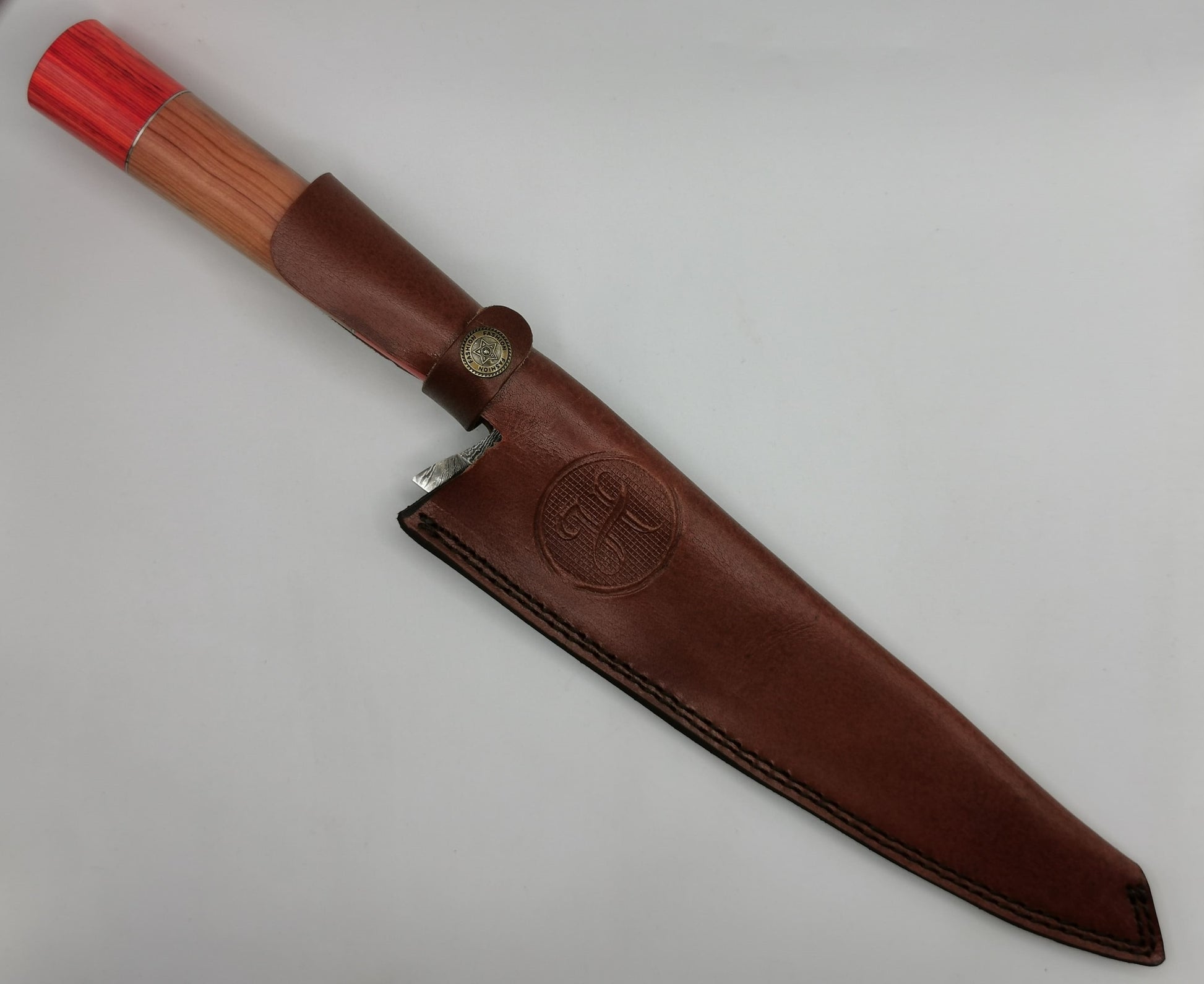 Étui saya en cuir de vachette cousu main pour couteau de chef L'Estérel Hosteel