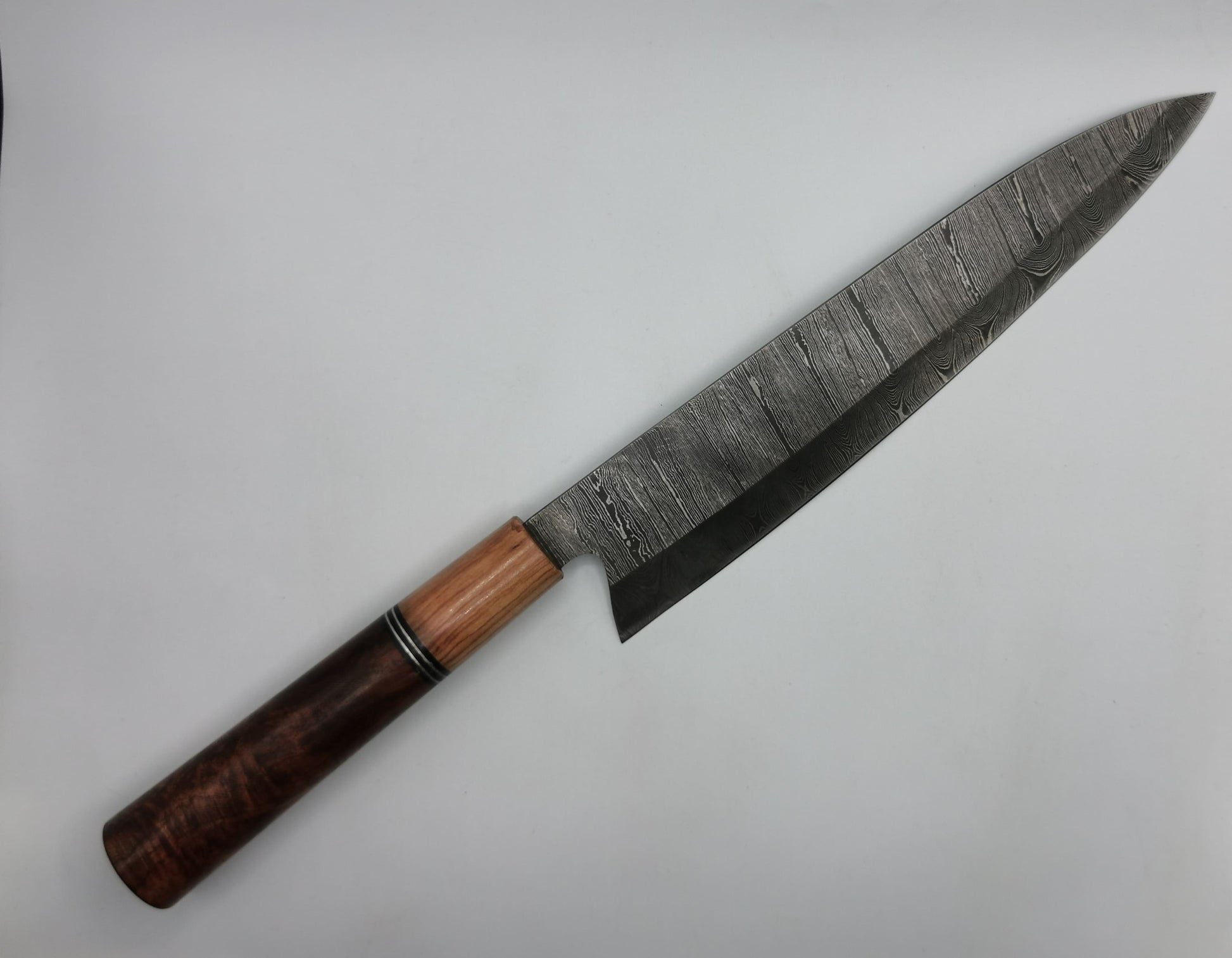 Couteau de chef gyuto Le Meunier vue complète lame et manche bois de rose