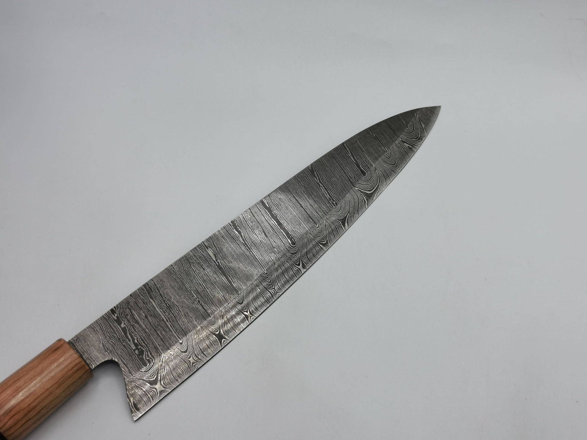 Détail pointe et tranchant lame damas couteau de chef gyuto Le Meunier