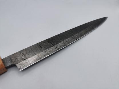 Détail du fil de lame en acier damas trempé à 62 HRC du couteau de chef Le Valensola, tranchant affûté à la main