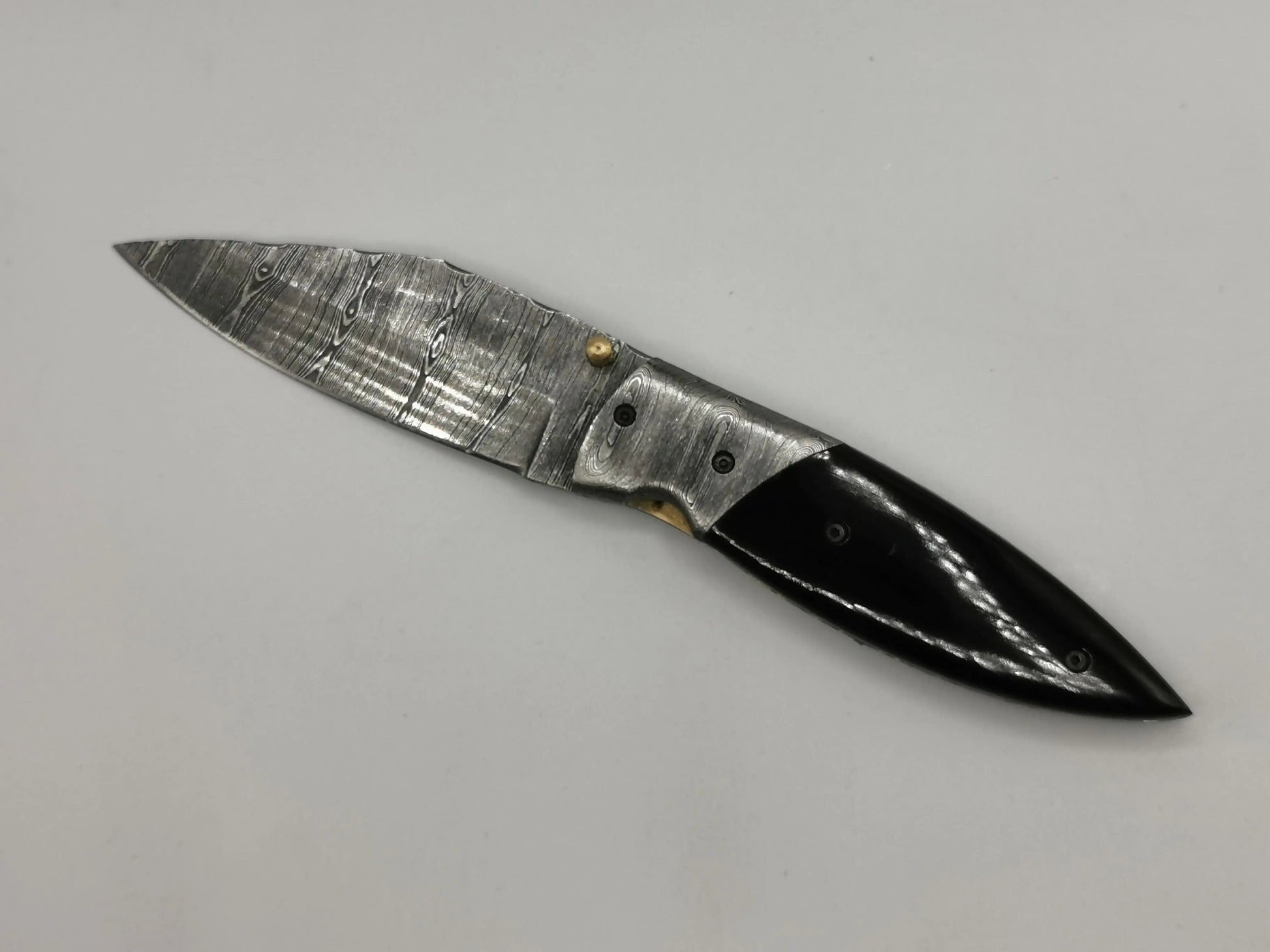 Couteau de Poche en Damas - Le Caladou Hosteel