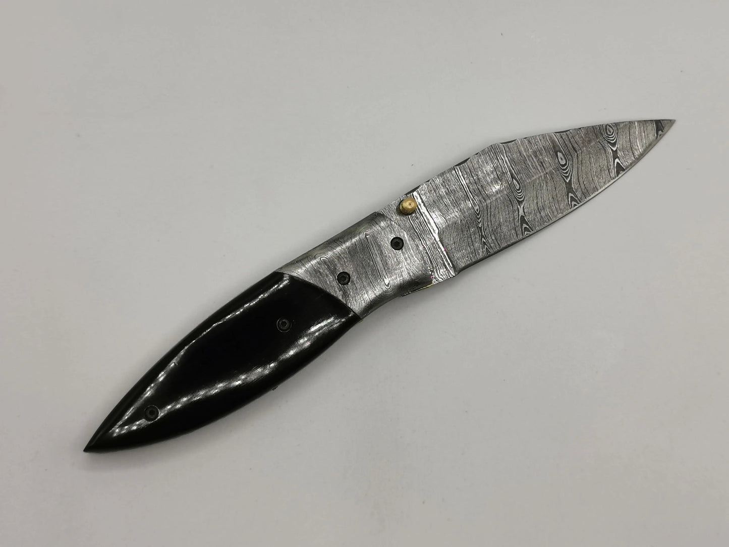 Couteau de Poche en Damas - Le Caladou Hosteel