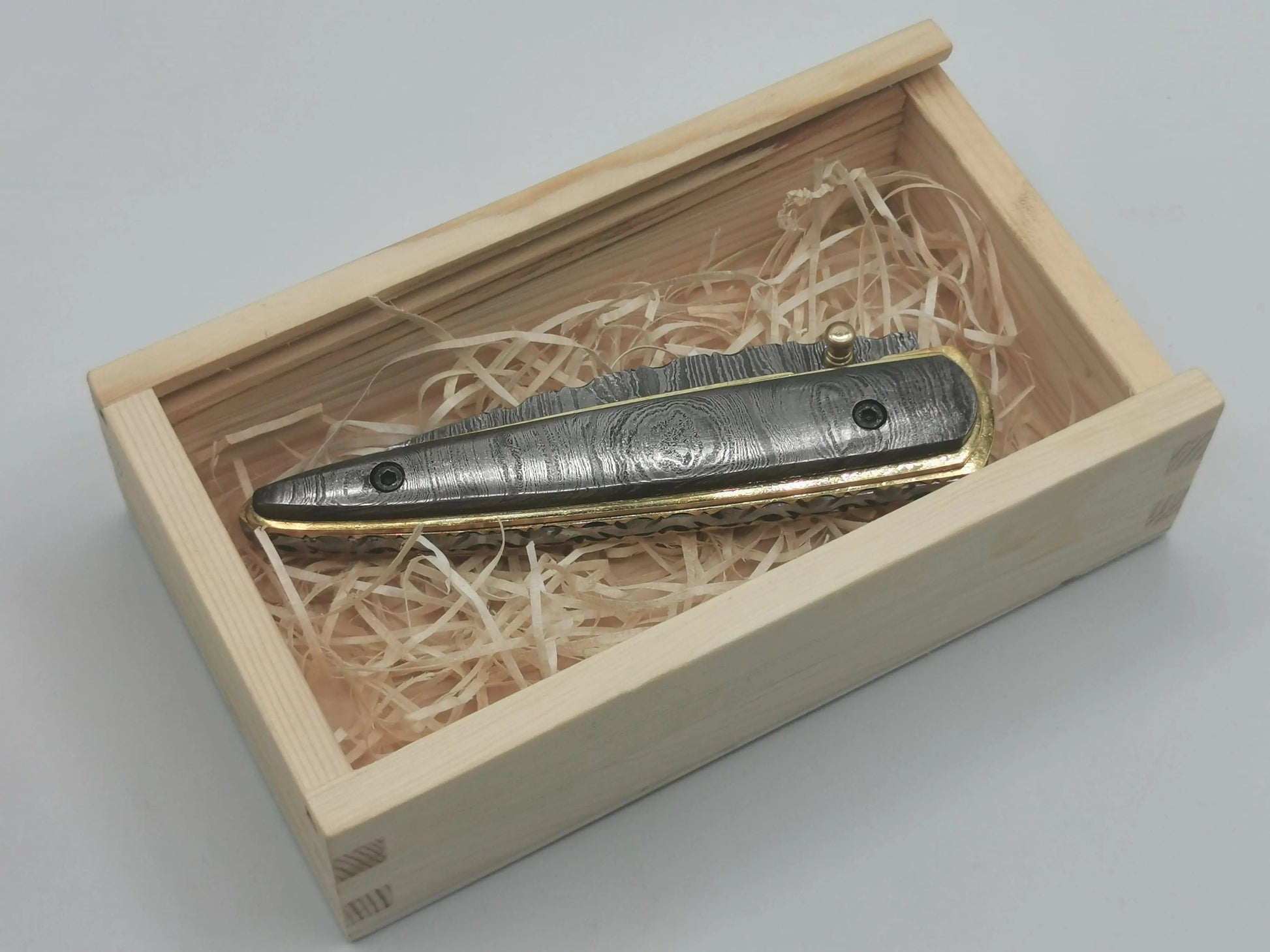 Couteau de Poche en Damas - Le Ferranel Hosteel