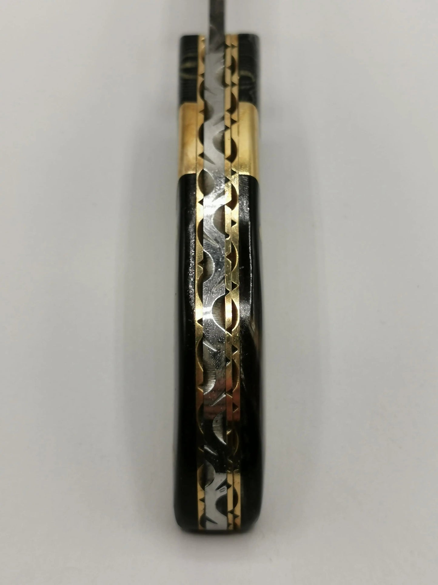 Couteau de Poche en Damas - Le Lou Venturi Hosteel