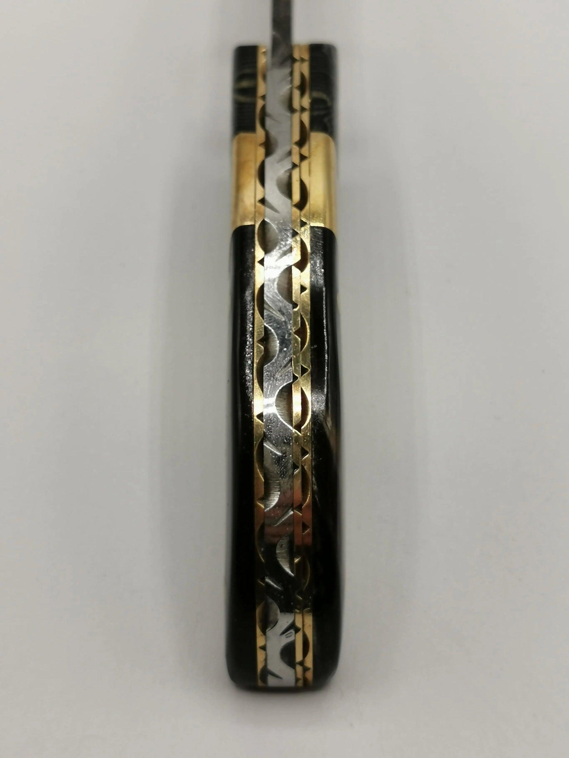 Couteau de Poche en Damas - Le Lou Venturi Hosteel