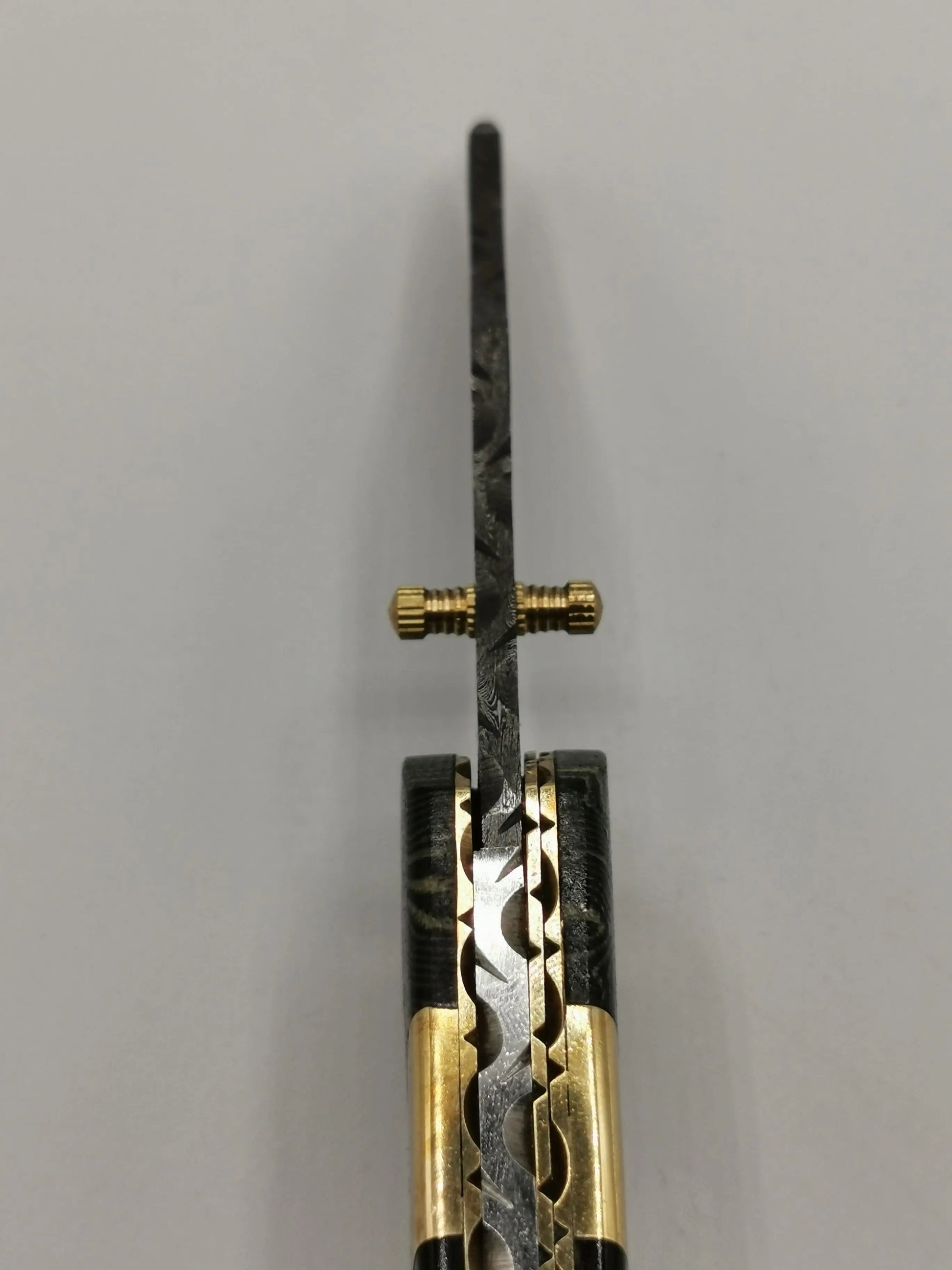 Couteau de Poche en Damas - Le Lou Venturi Hosteel