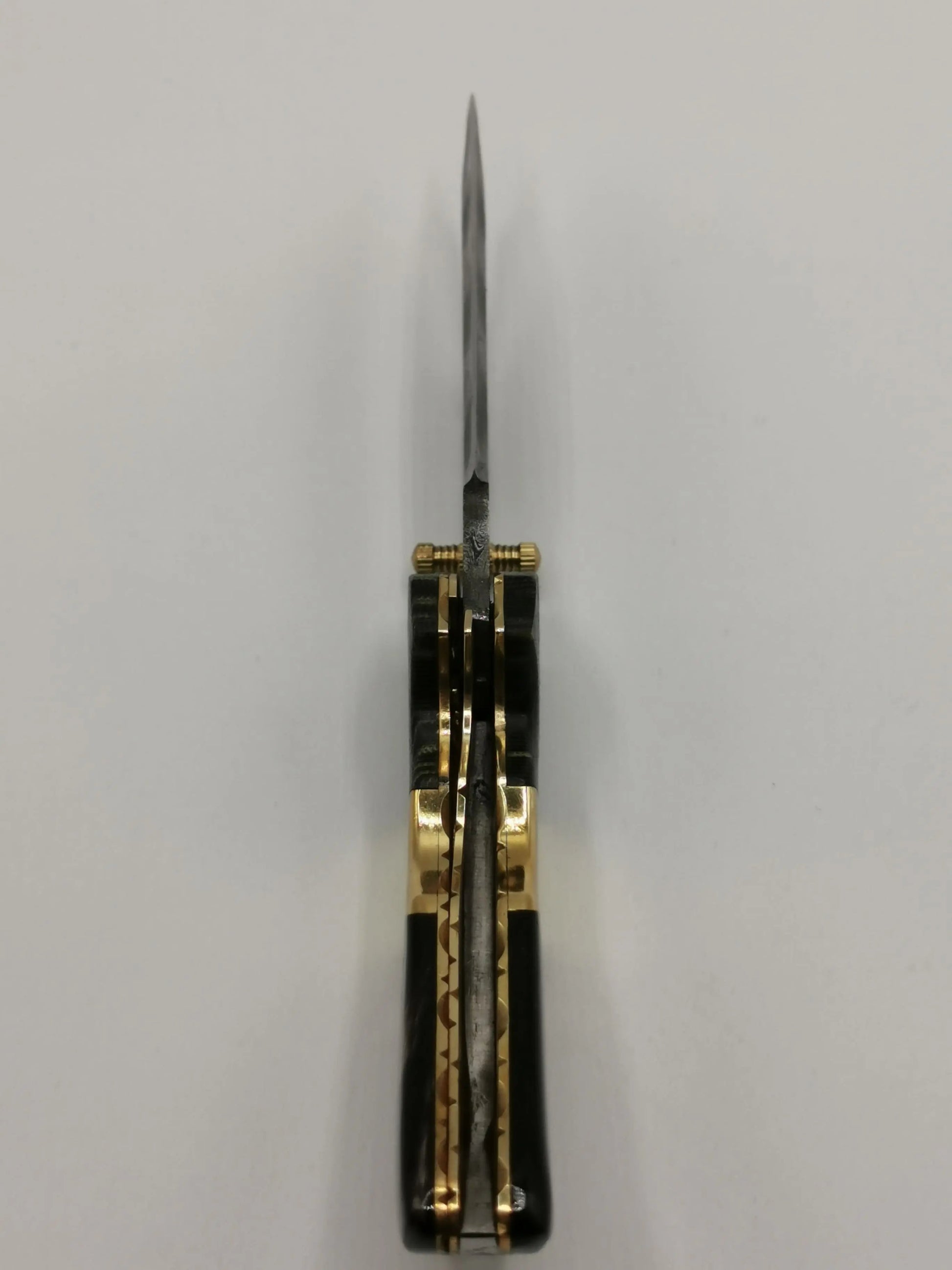 Couteau de Poche en Damas - Le Lou Venturi Hosteel