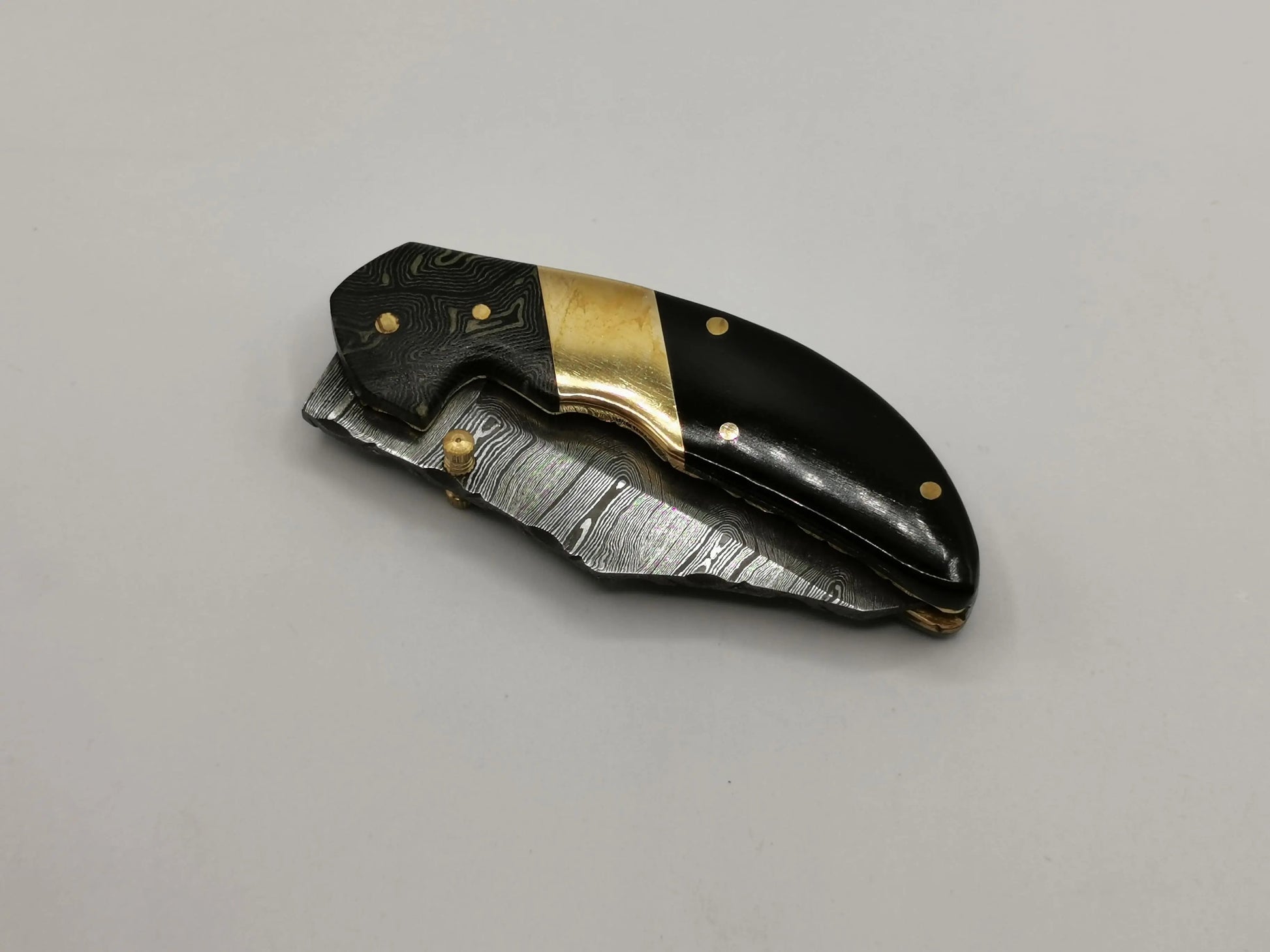 Couteau de Poche en Damas - Le Lou Venturi Hosteel