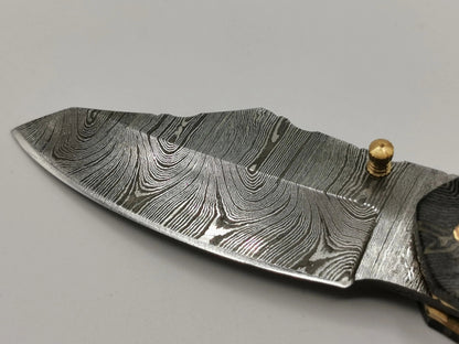 Couteau de Poche en Damas - Le Lou Venturi Hosteel