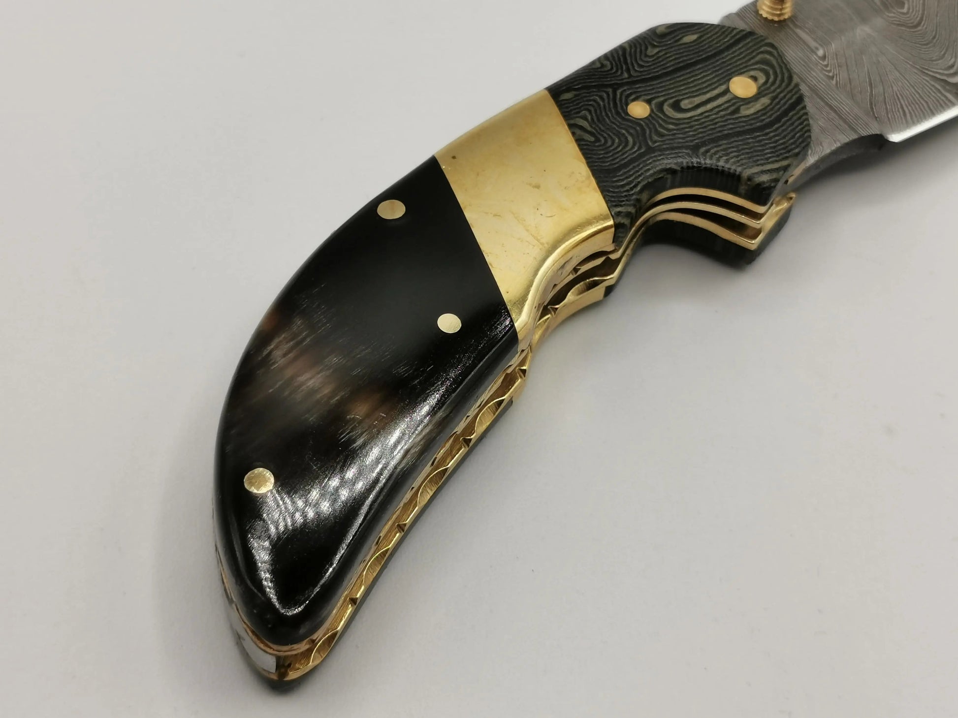 Couteau de Poche en Damas - Le Lou Venturi Hosteel