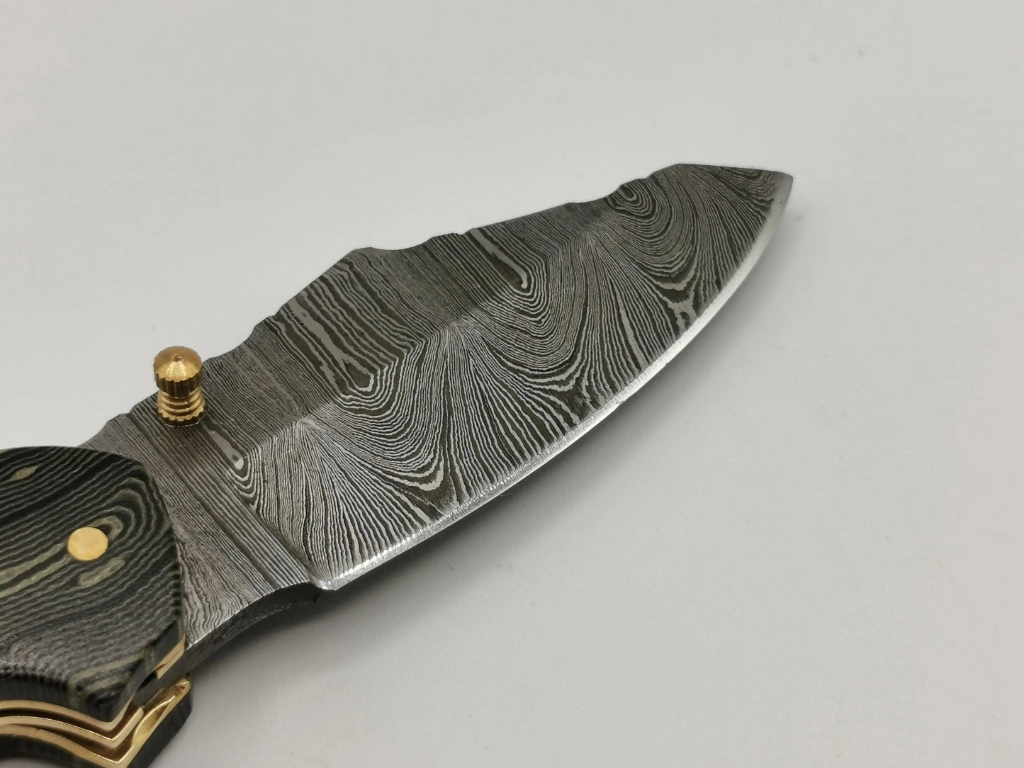 Couteau de Poche en Damas - Le Lou Venturi Hosteel