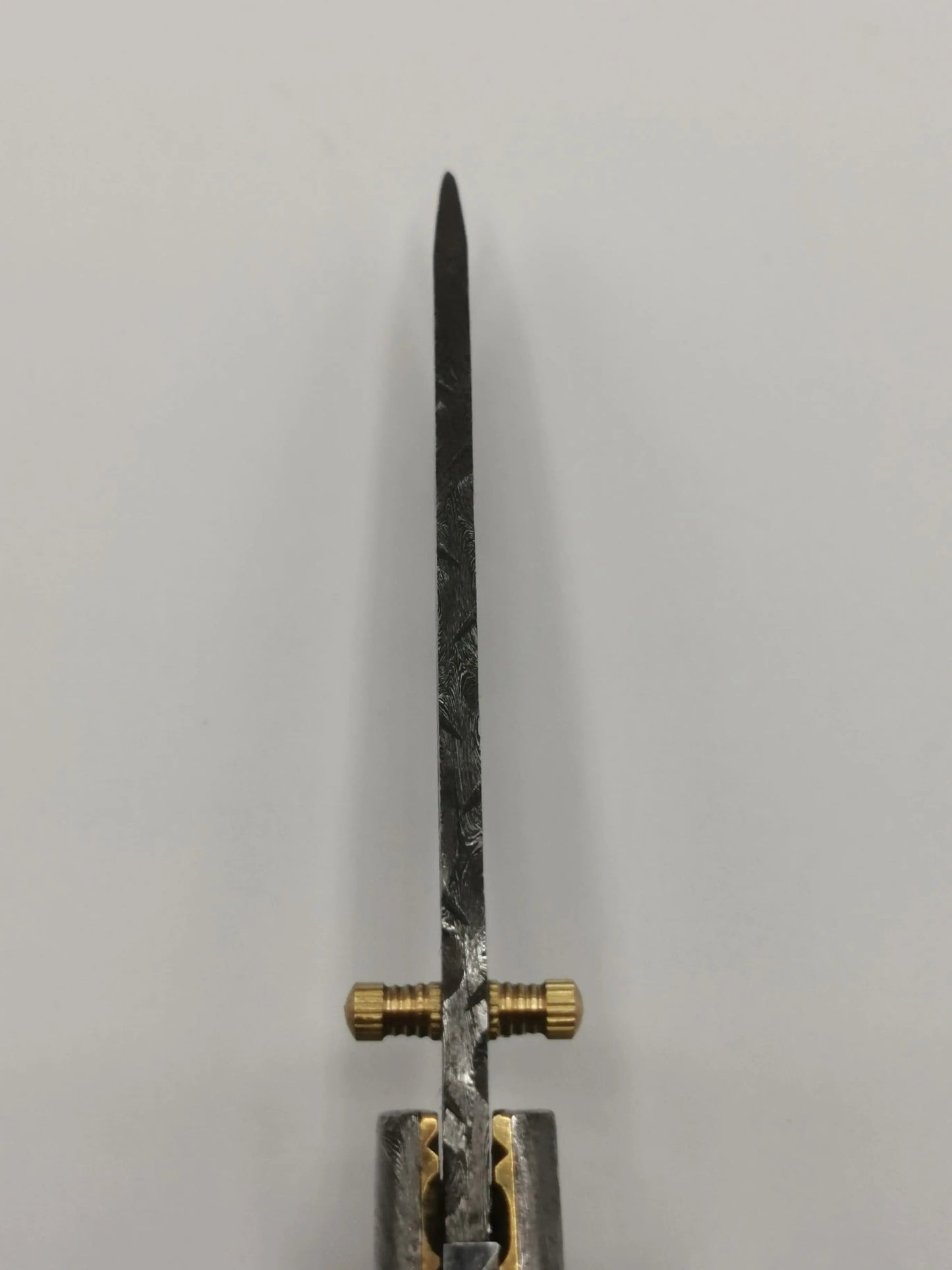 Couteau de Poche en Damas - Le Mascaron Hosteel