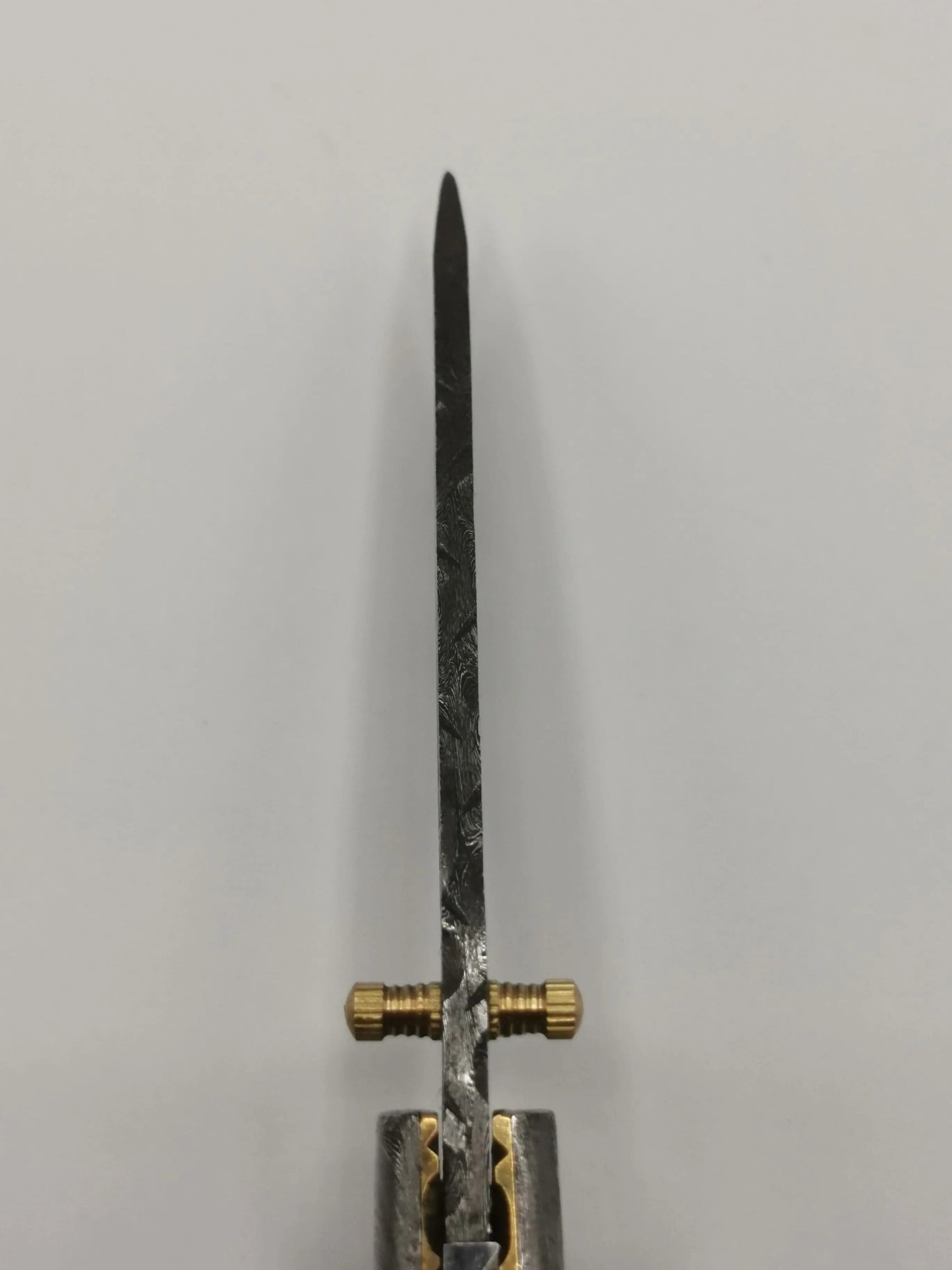 Couteau de Poche en Damas - Le Mascaron Hosteel