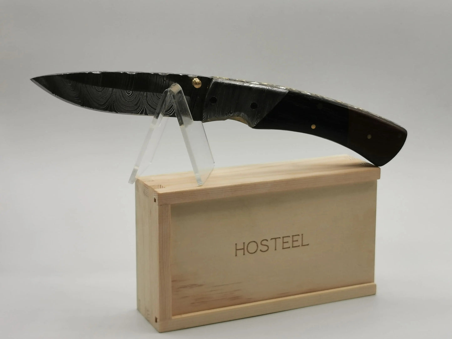 Couteau de Poche en Damas - Le Mascaron Hosteel