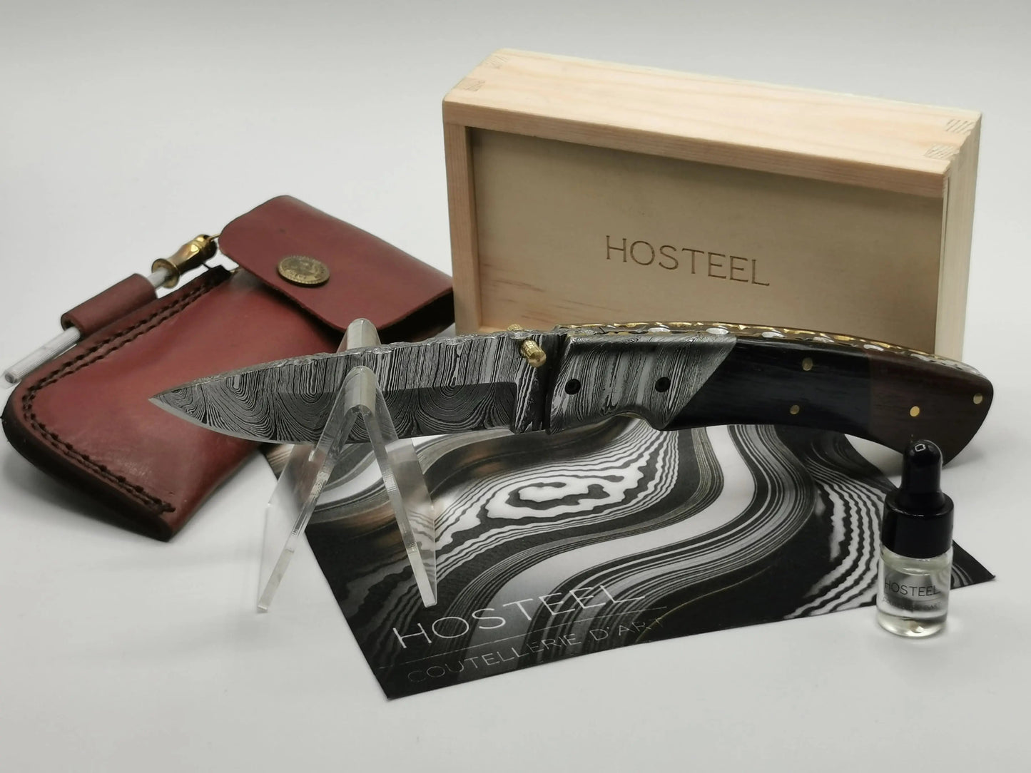 Couteau de Poche en Damas - Le Mascaron Hosteel