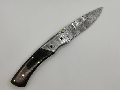 Couteau de Poche en Damas - Le Mascaron Hosteel