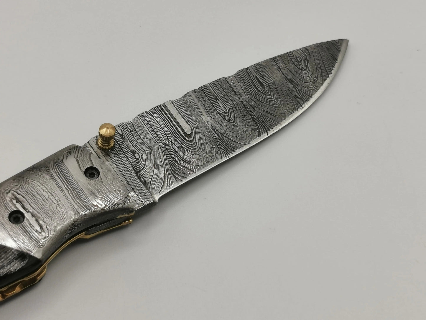 Couteau de Poche en Damas - Le Mascaron Hosteel