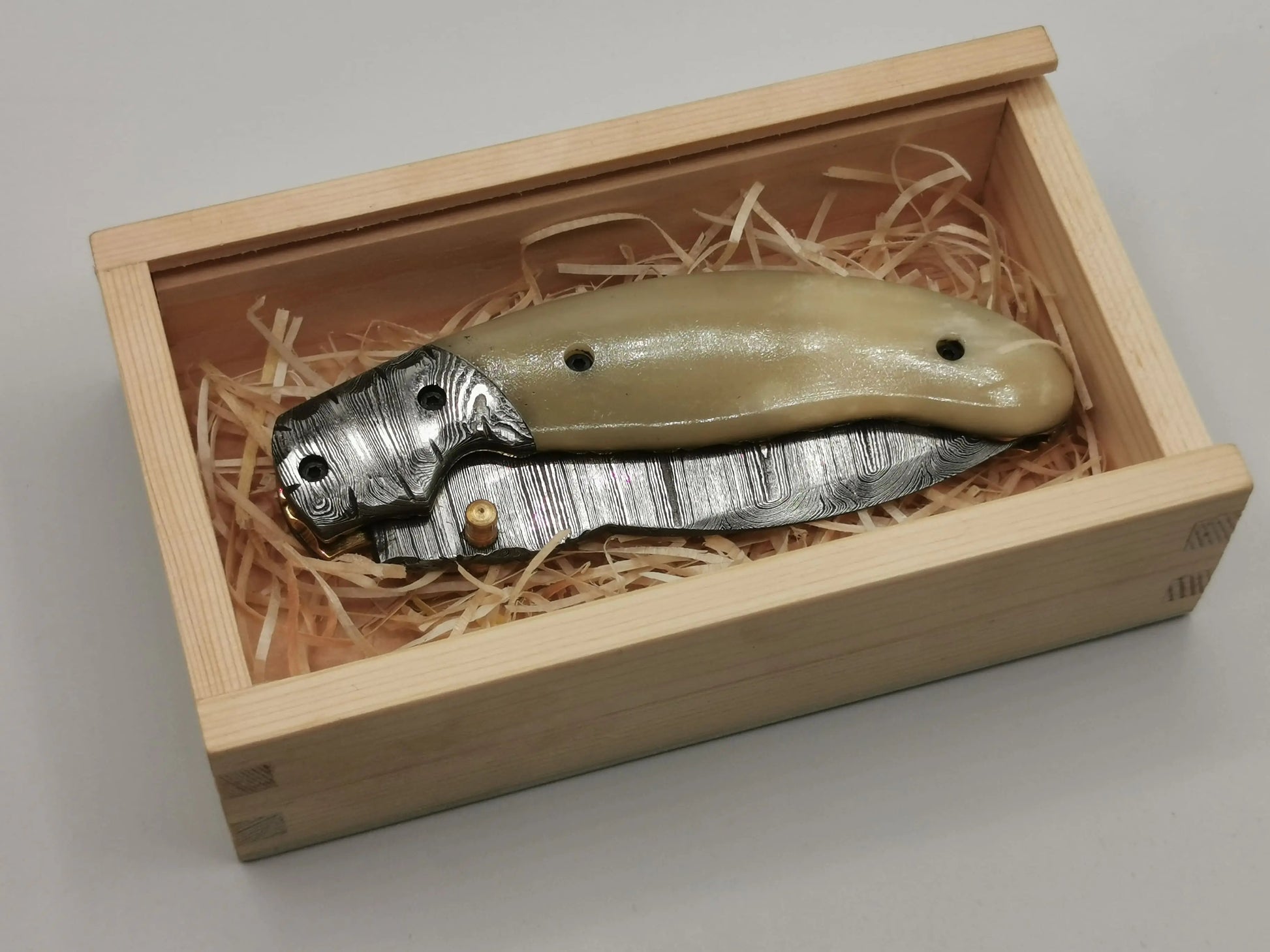 Couteau de Poche en Damas - Le Pastourel Hosteel