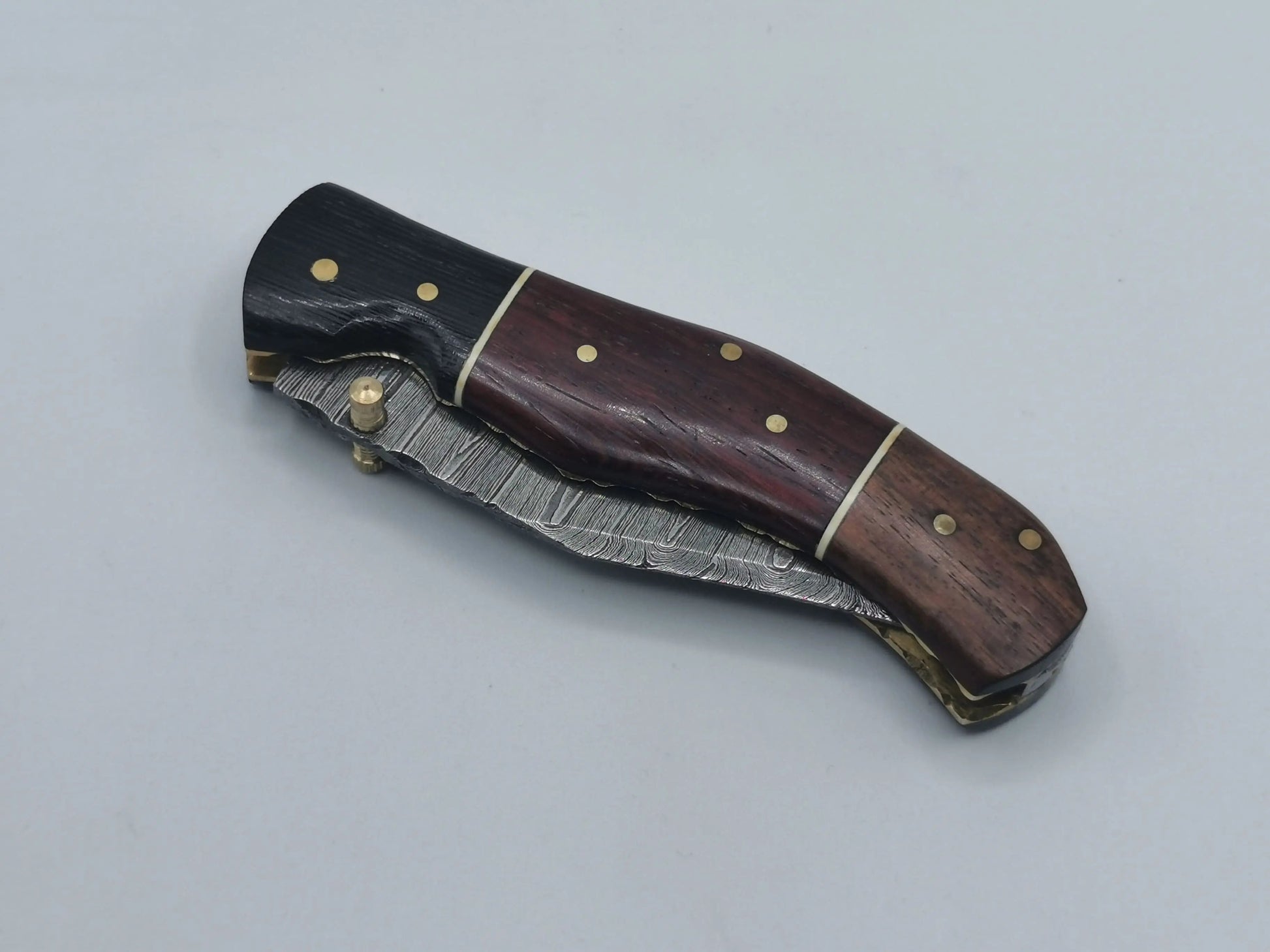 Couteau de Poche en Damas - Le Roucas Hosteel