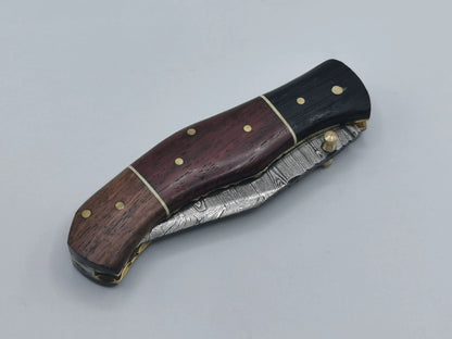 Couteau de Poche en Damas - Le Roucas Hosteel