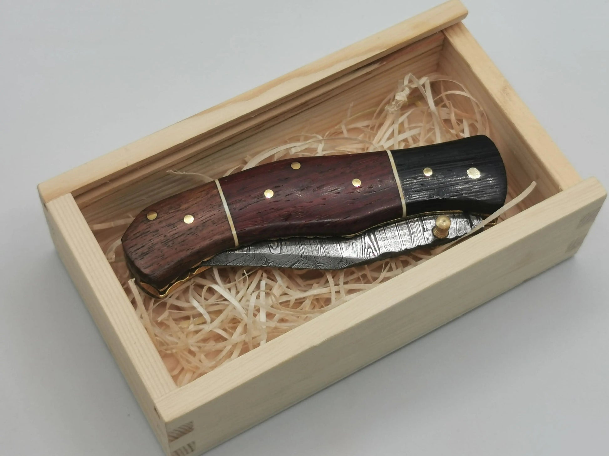 Couteau de Poche en Damas - Le Roucas Hosteel