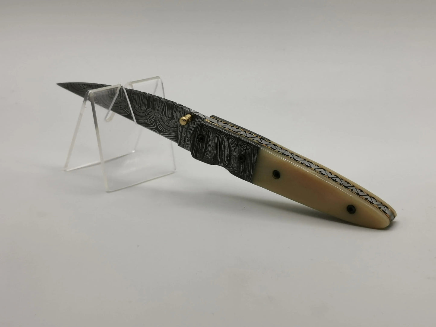 Couteau de Poche en Damas - Le Salicorne Hosteel