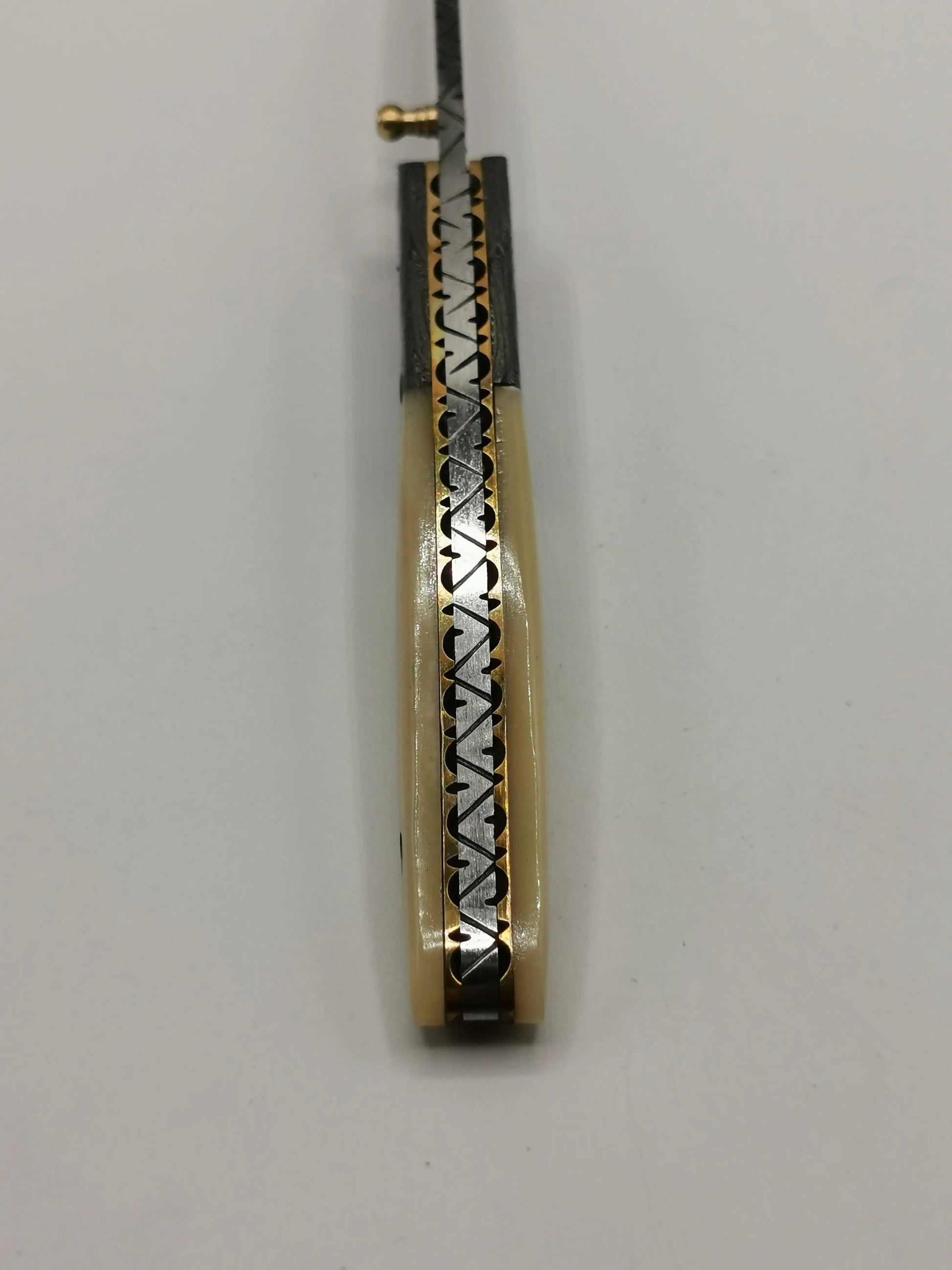 Couteau de Poche en Damas - Le Salicorne Hosteel