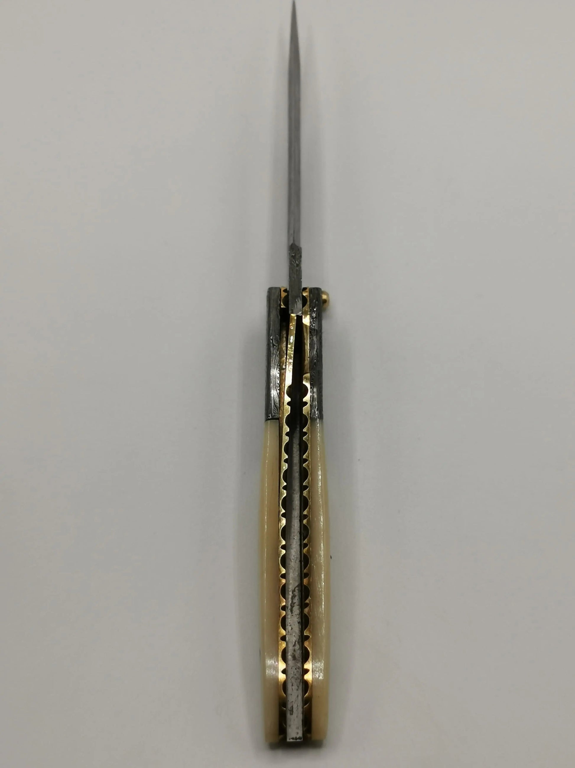 Couteau de Poche en Damas - Le Salicorne Hosteel