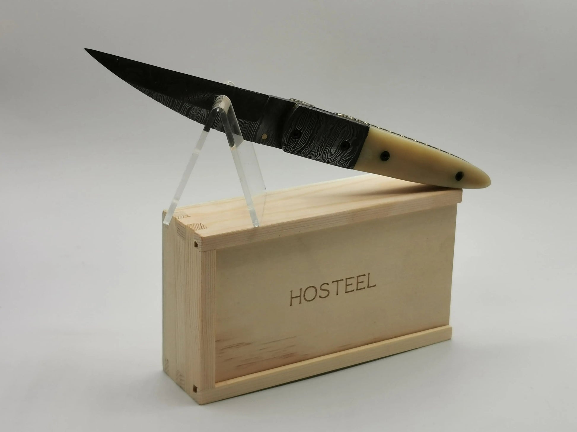 Couteau de Poche en Damas - Le Salicorne Hosteel